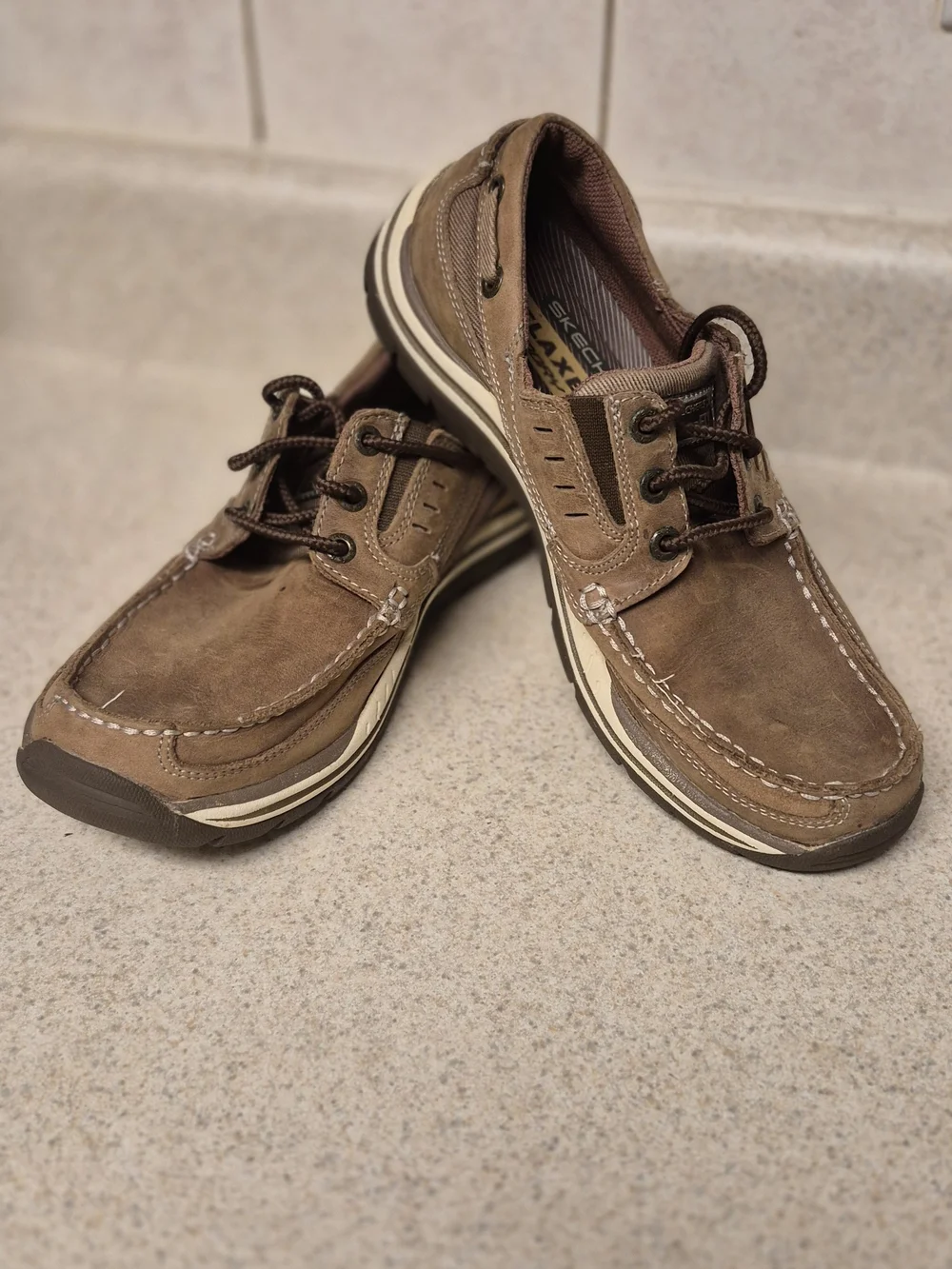 Skechers Relaxed Fit Men’s Size 8.5 Brown Suede Boat Shoes with Lace-Up Detail